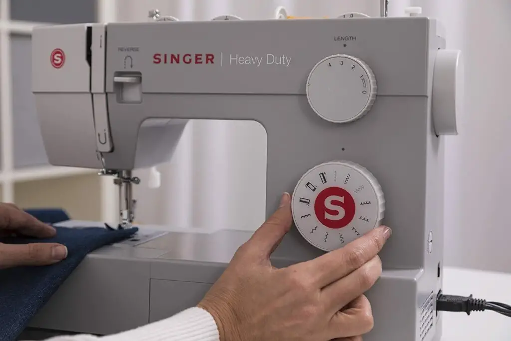 How to Change the Needle on a Singer Sewing Machine