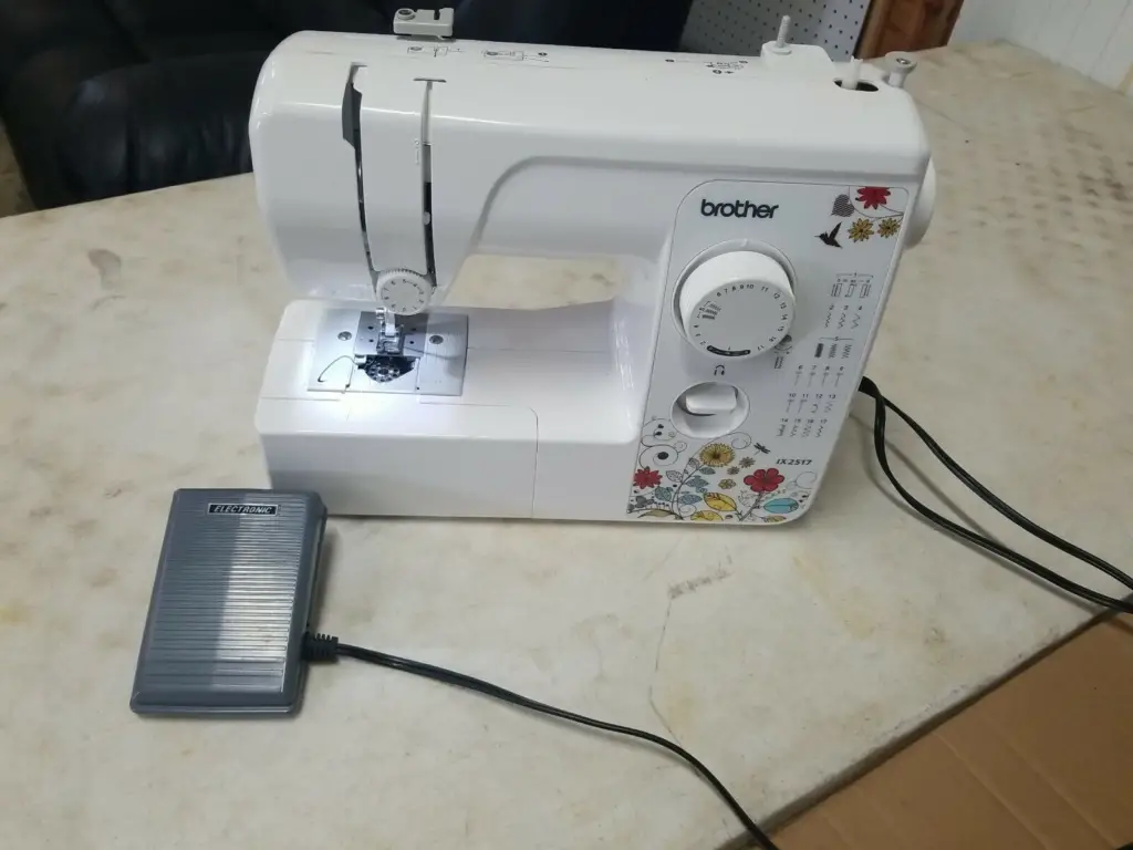 How To Change The Needle on a Brother Sewing Machine 