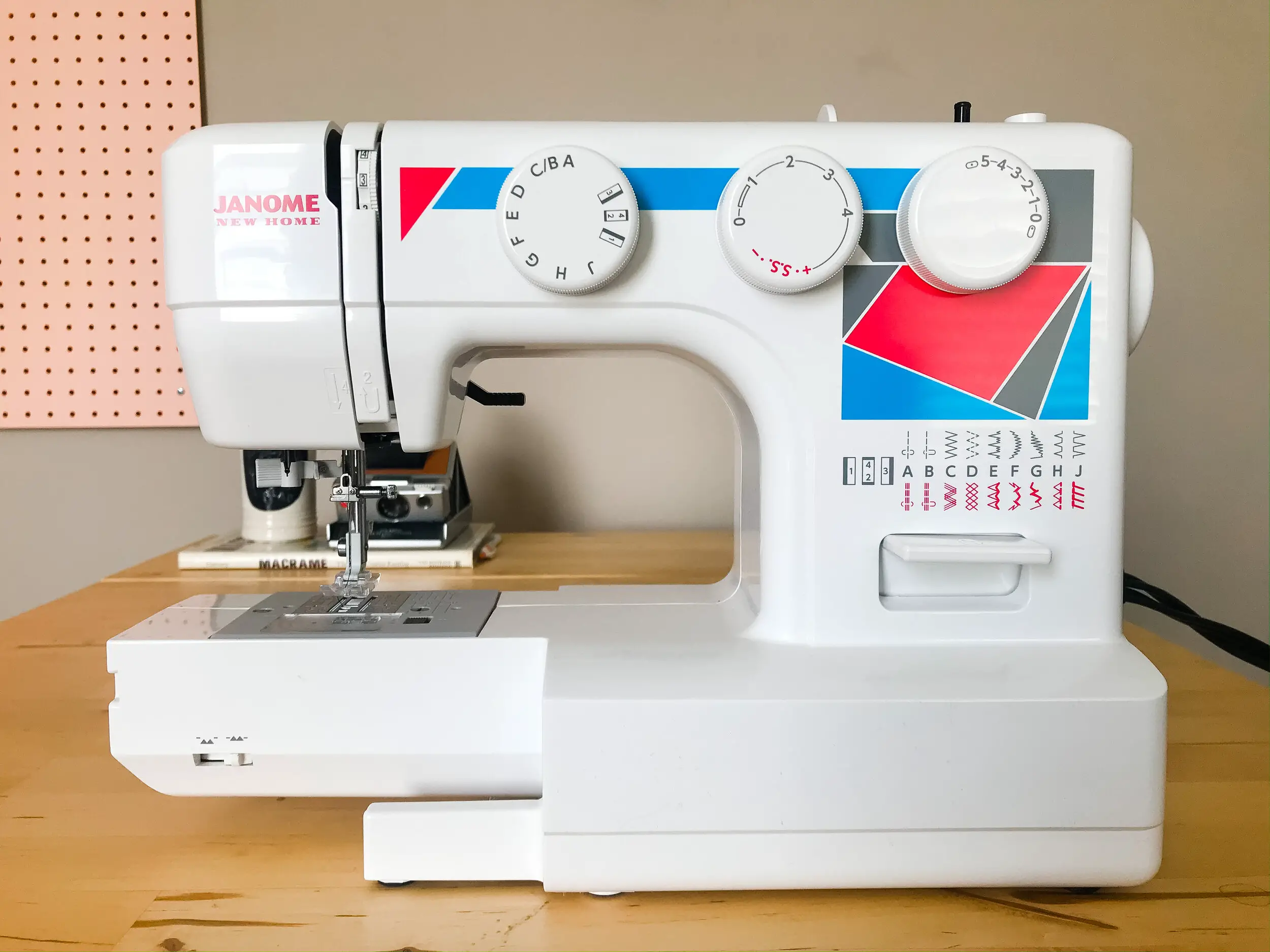 Janome mod 19 - 3 main cons sewing machine