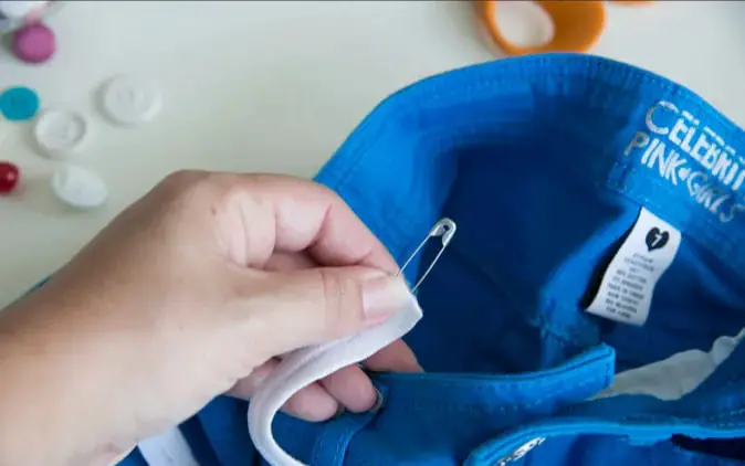 How to sew elastic by hand?